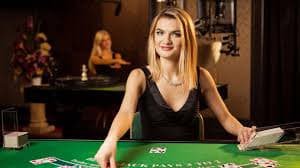 Ứng dụng cpc3 hiển thị trên điện thoại Android và iOS với giao diện casino và thể thao